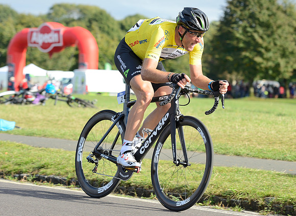 Steve Cummings secures the yellow jersey