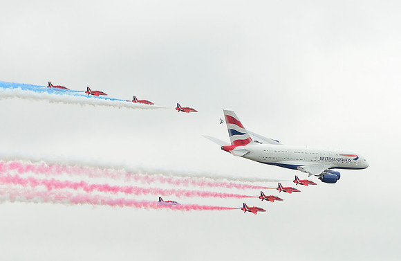 Red Arrows - BAe Hawk T1/T1A + Airbus A380-841